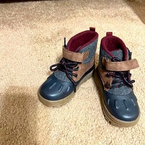 Waterproof Carter toddler boots, size 7. Worn once.